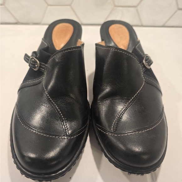 Clark Artisan Collection Woman’s Black Leather Mules Size 6.5 Clogs - Picture 2 of 9